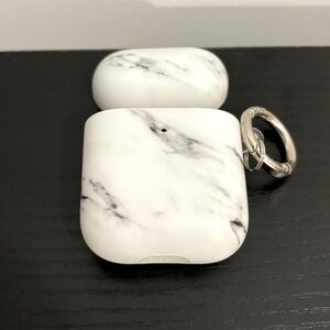 Casely AirPod Case (Gen 1), White Marble